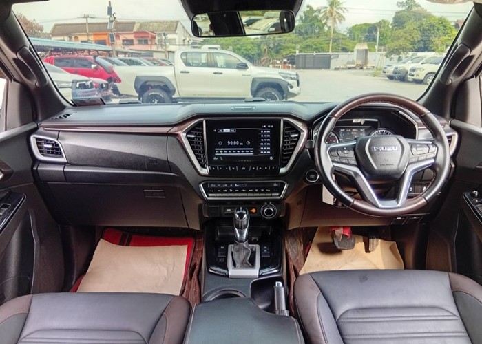 Used 1
                    ISUZU
                     for Sale Image