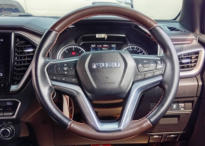 Used 1
                    ISUZU
                     for Sale Image