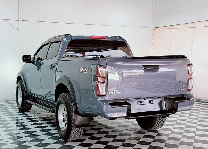 Used 1
                    ISUZU
                     for Sale Image