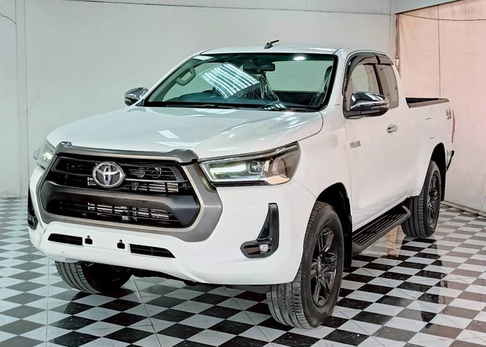 Used 12
                    TOYOTA
                     for Sale Image