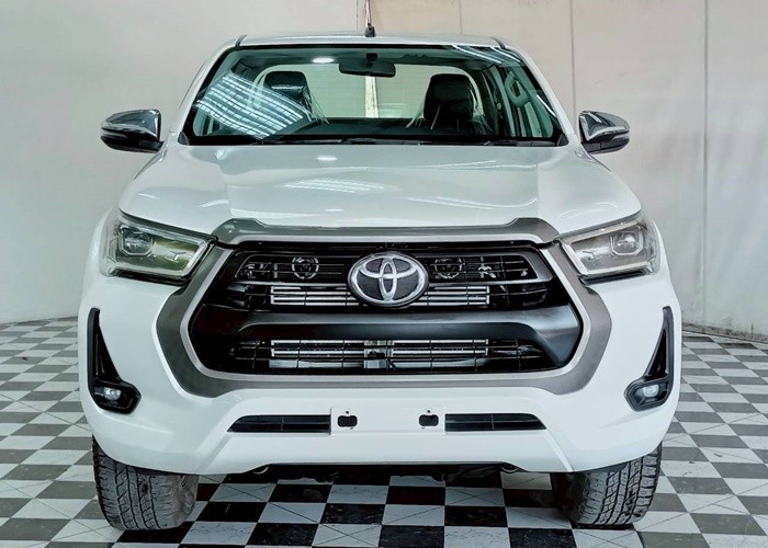 Used 12
                    TOYOTA
                     for Sale Image
