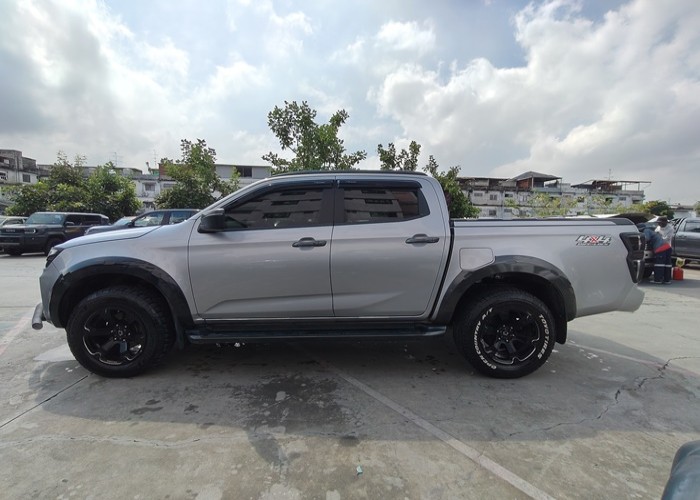 Used 7
                    ISUZU
                     for Sale Image