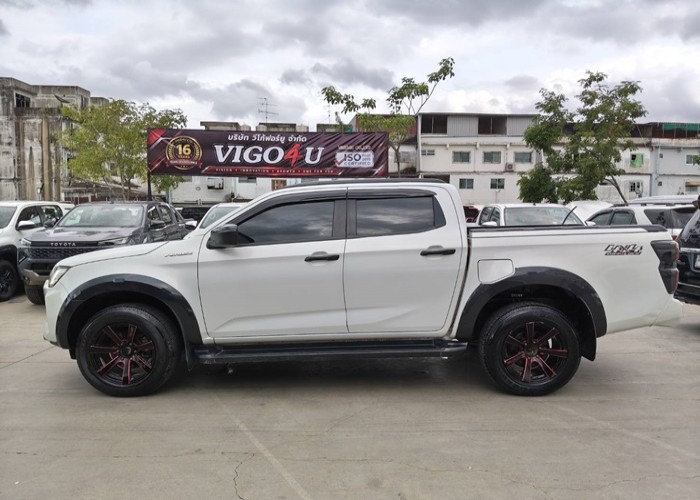 Used 8
                    ISUZU
                     for Sale Image