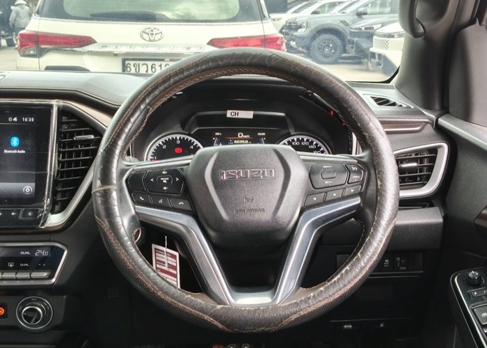 Used 8
                    ISUZU
                     for Sale Image
