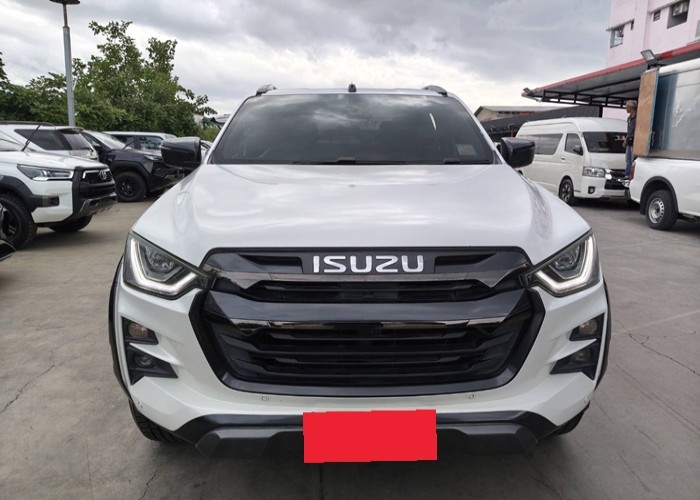 Used 8
                    ISUZU
                     for Sale Image