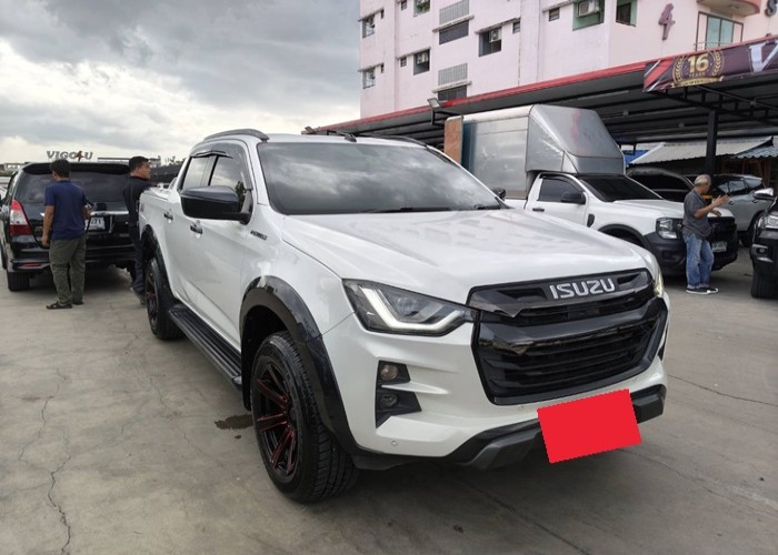 Used 8
                    ISUZU
                     for Sale Image