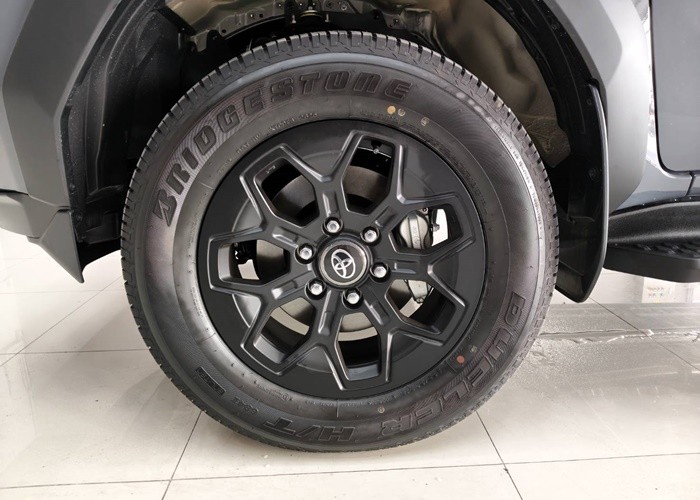 Used 5
                    TOYOTA
                     for Sale Image