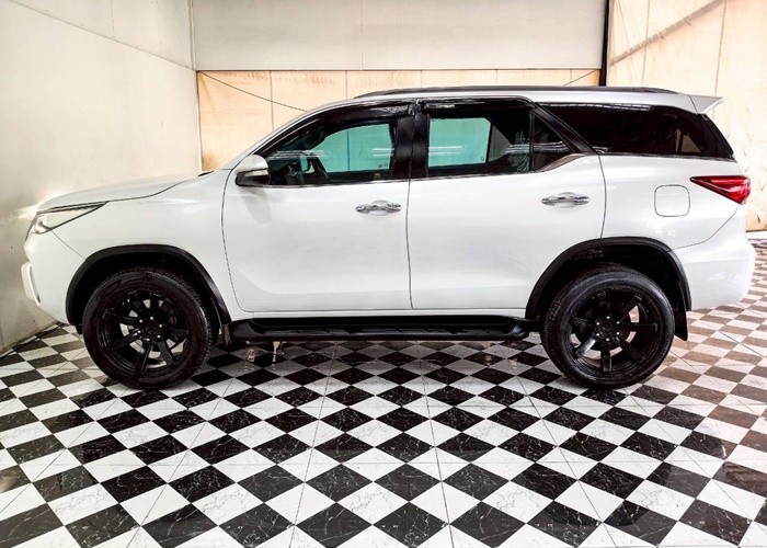 Used 9
                    TOYOTA
                     for Sale Image