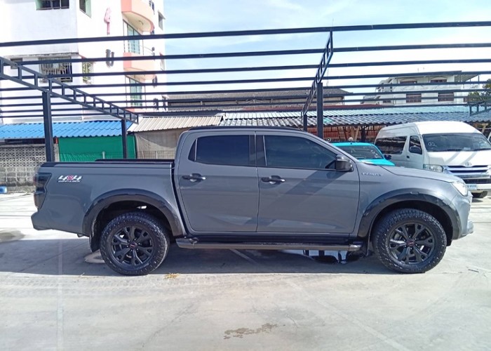 Used 9
                    ISUZU
                     for Sale Image