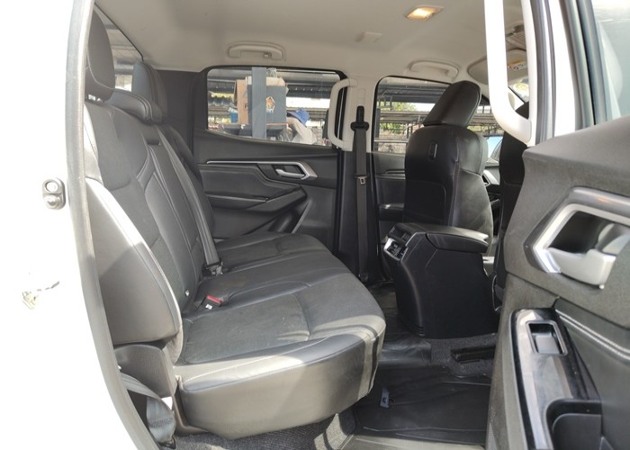 Used 10
                    ISUZU
                     for Sale Image