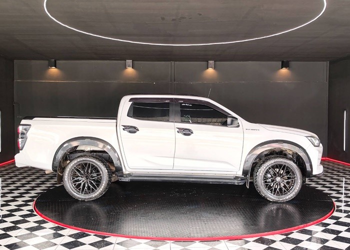 Used 1
                    ISUZU
                     for Sale Image