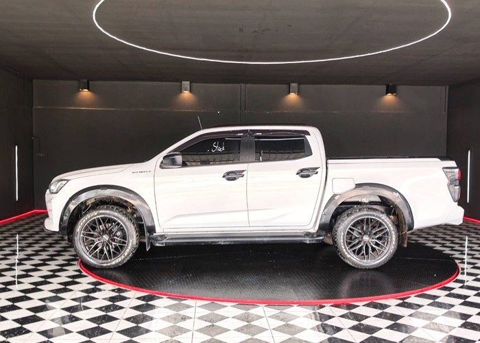 Used 1
                    ISUZU
                     for Sale Image