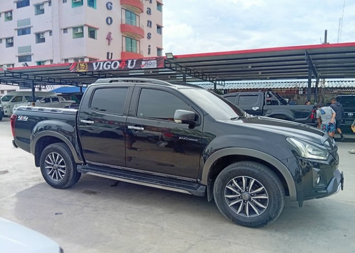 Used 9
                    ISUZU
                     for Sale Image
