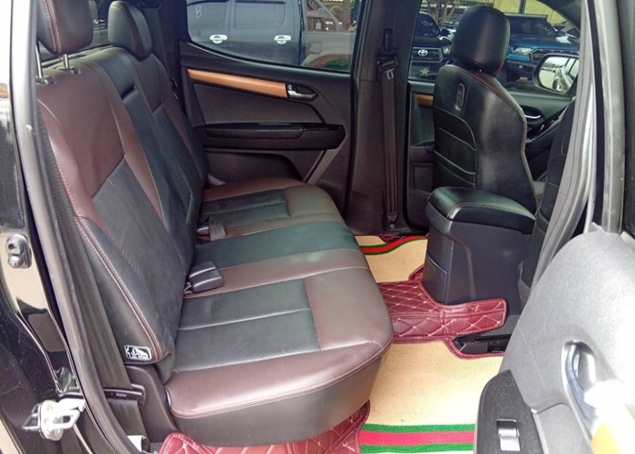 Used 9
                    ISUZU
                     for Sale Image