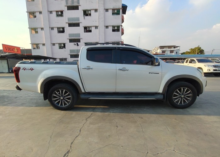 Used 1
                    ISUZU
                     for Sale Image