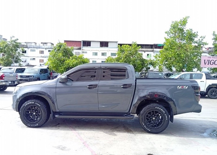 Used 8
                    ISUZU
                     for Sale Image