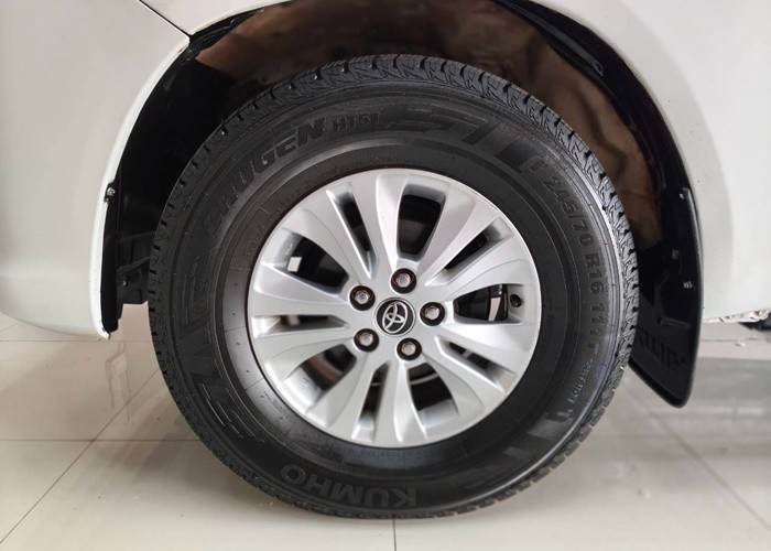 Used 5
                    TOYOTA
                     for Sale Image