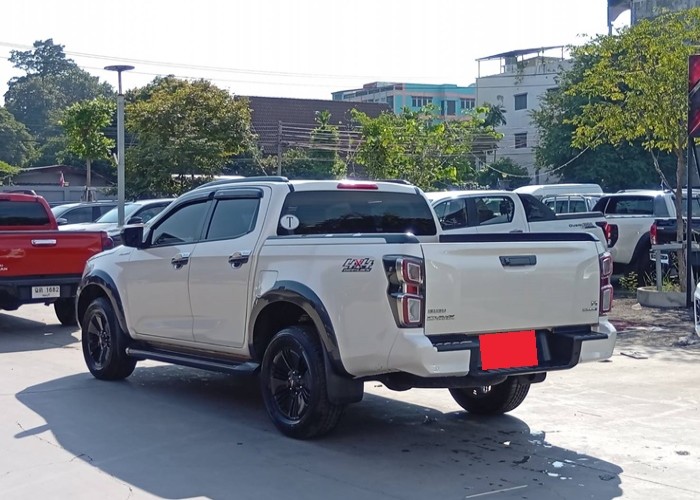 Used 10
                    ISUZU
                     for Sale Image