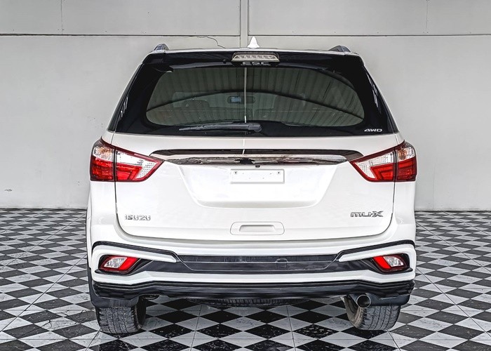 Used 8
                    ISUZU
                     for Sale Image