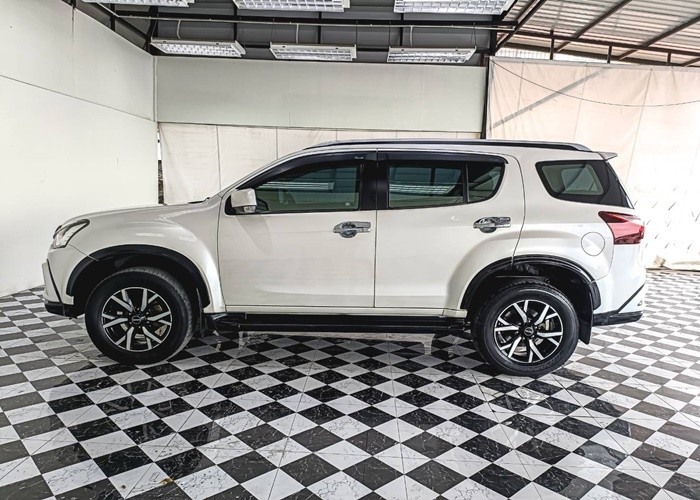 Used 8
                    ISUZU
                     for Sale Image