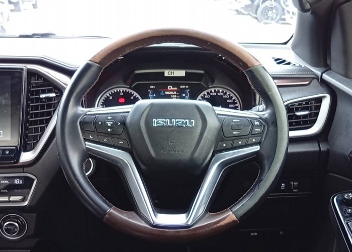 Used 1
                    ISUZU
                     for Sale Image