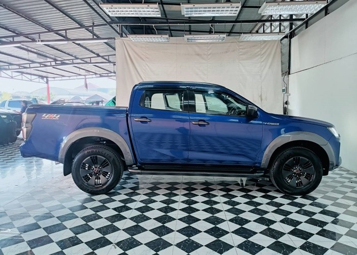 Used 1
                    ISUZU
                     for Sale Image