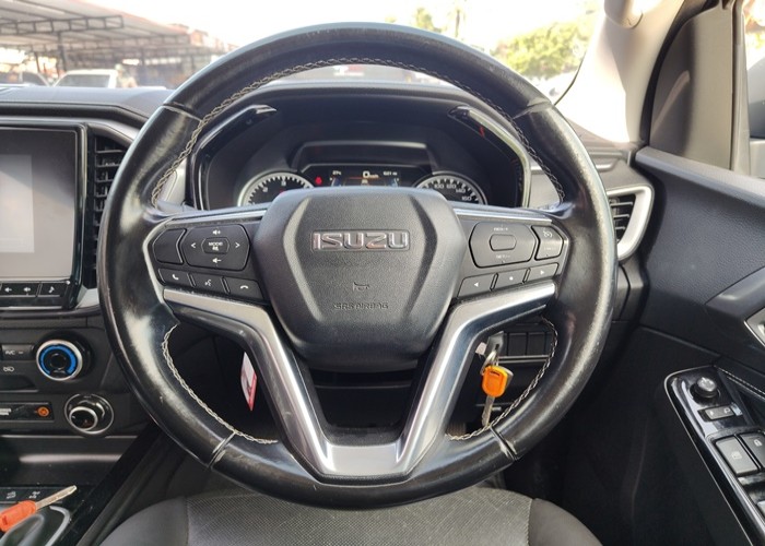 Used 5
                    ISUZU
                     for Sale Image
