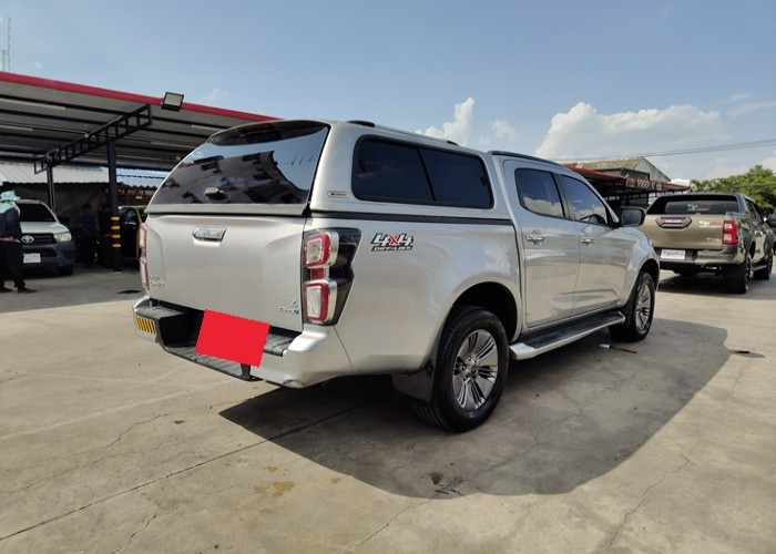 Used 5
                    ISUZU
                     for Sale Image