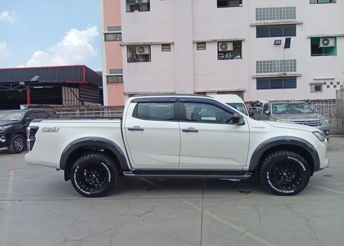 Used 1
                    ISUZU
                     for Sale Image