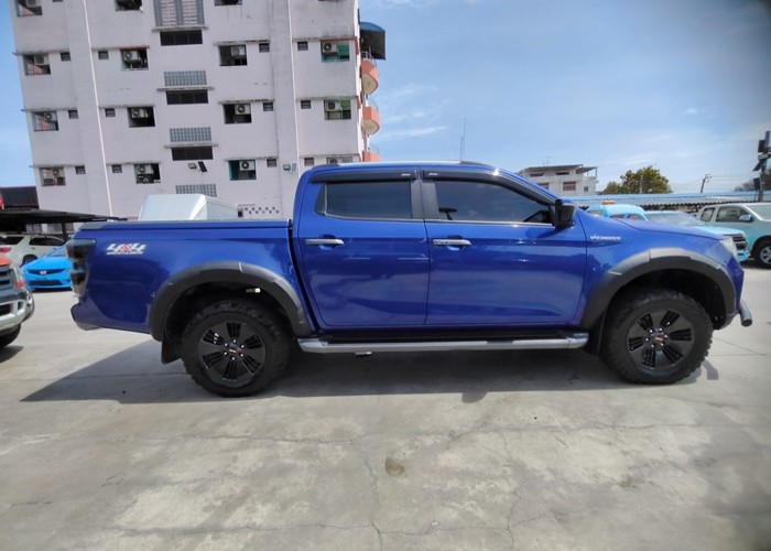 Used 12
                    ISUZU
                     for Sale Image