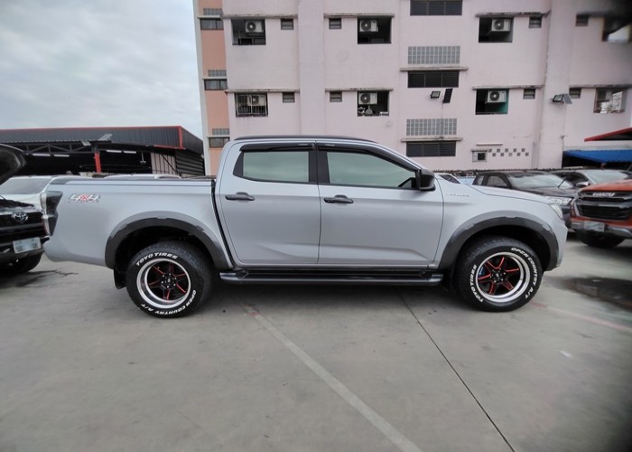 Used 5
                    ISUZU
                     for Sale Image