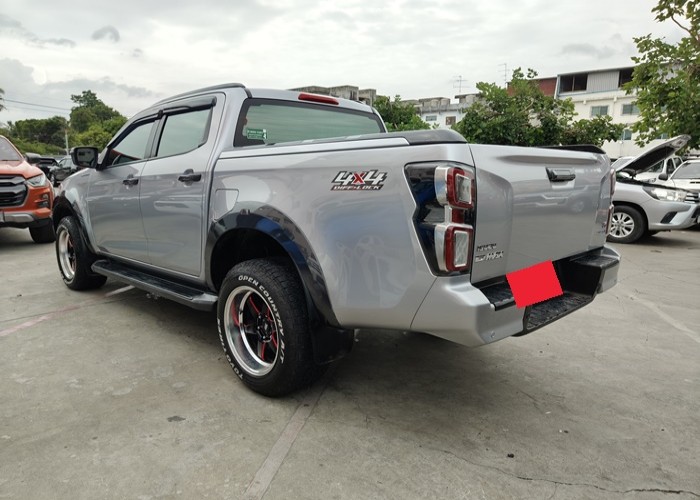 Used 5
                    ISUZU
                     for Sale Image