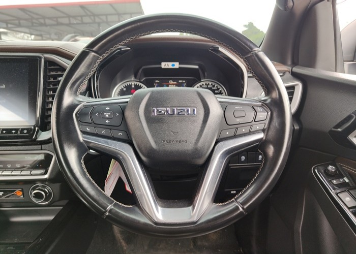 Used 5
                    ISUZU
                     for Sale Image
