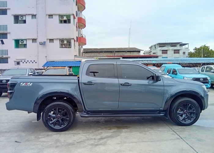 Used 11
                    ISUZU
                     for Sale Image
